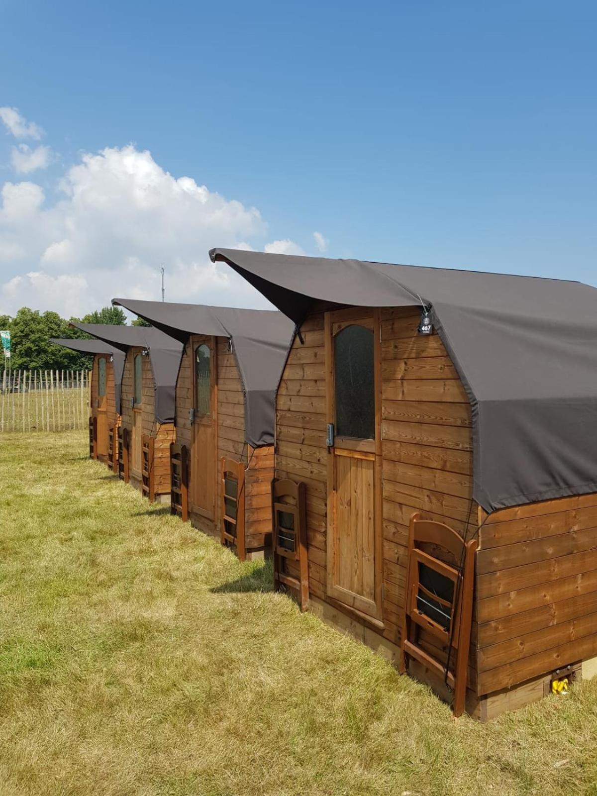 Suitehuts @ シルバーストーン エクステリア 写真